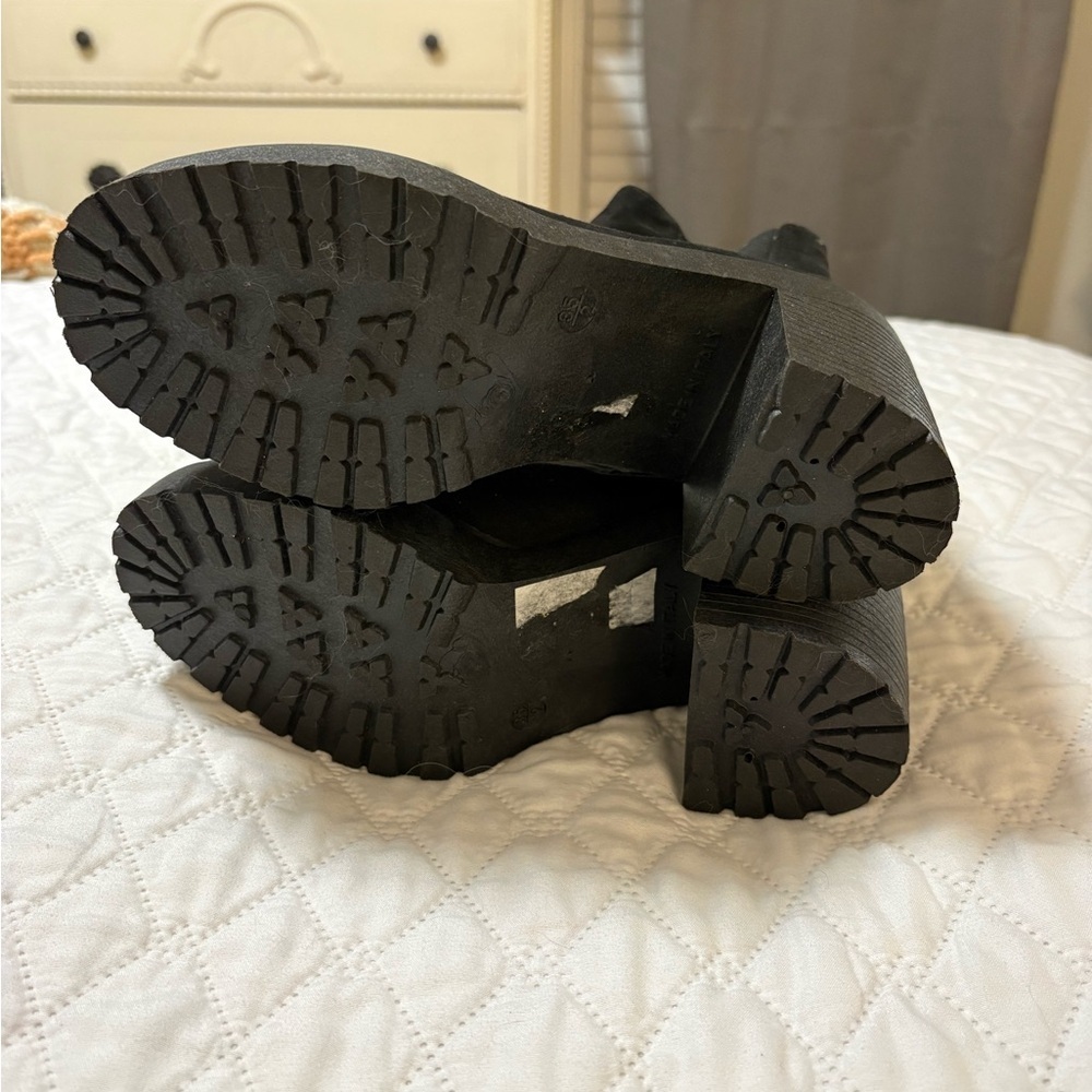 Topshop Black Suede Heeled Booties with Lug Sole - Picture 7 of 10